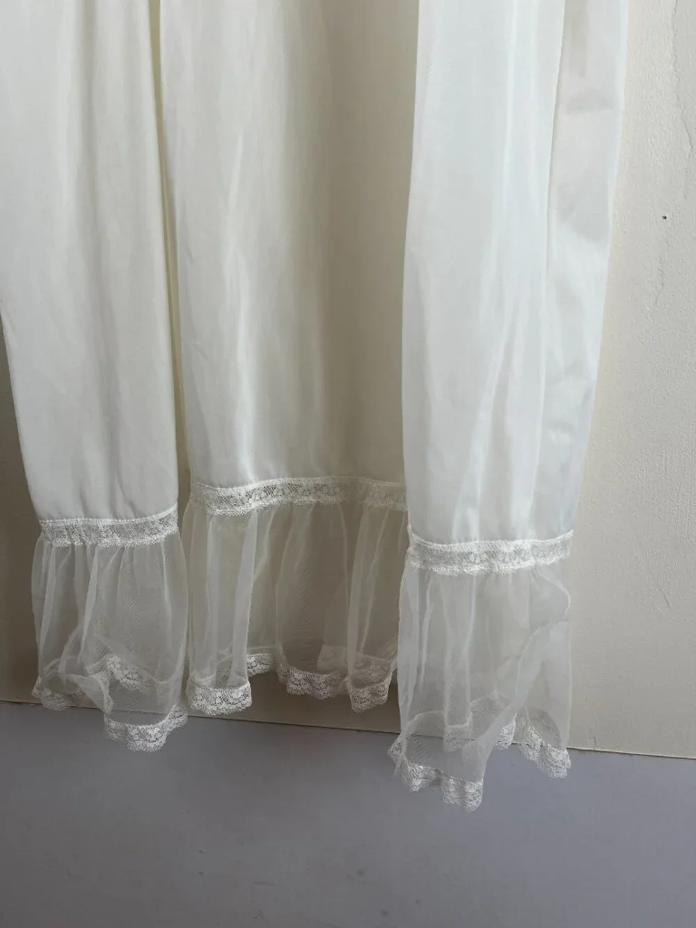 Vintage Mid-Century White Luxite Nightgown Size 38 - Picture 3 of 8